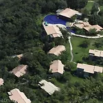 Quarto E Sala Na Natureza